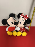Peluche Disney Tokyo Mickey Minnie duo câlin, peluche officielle, nœud rouge