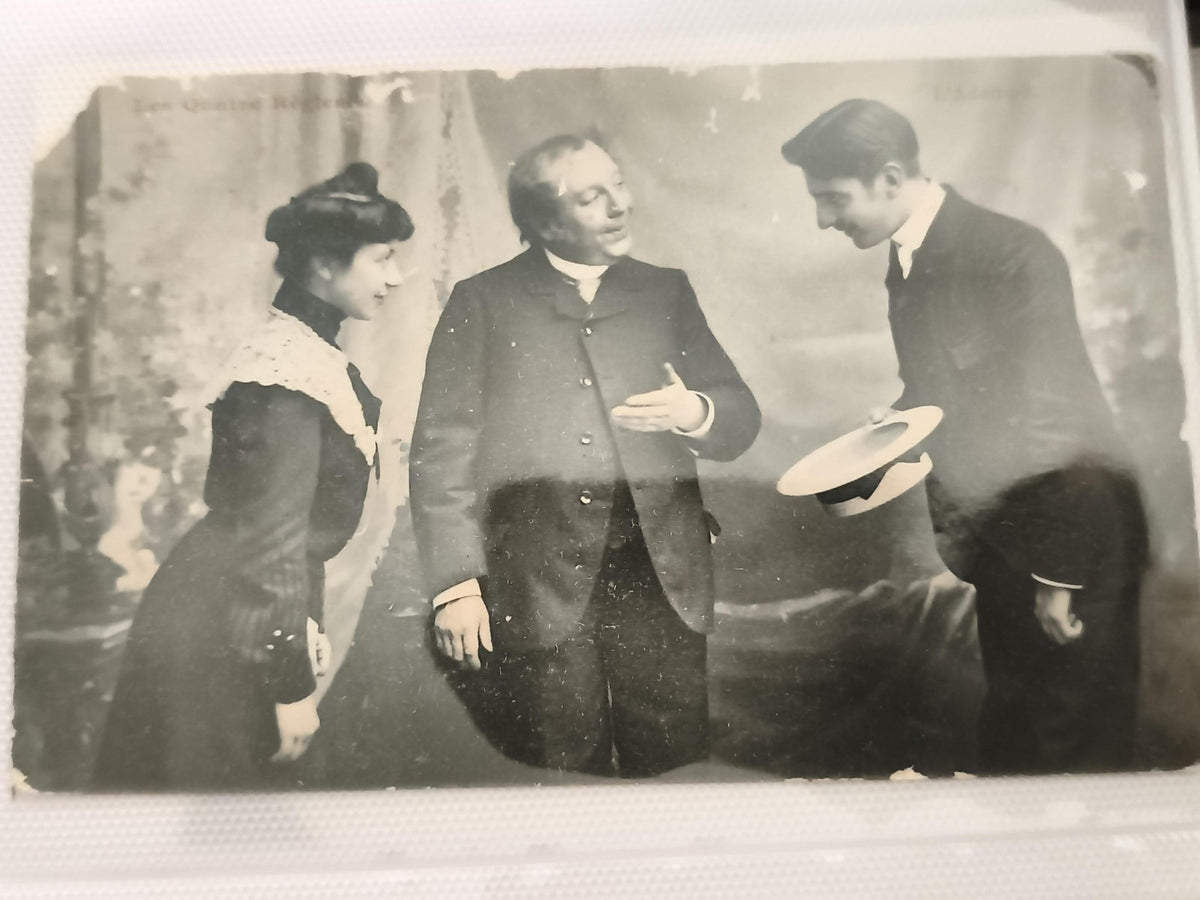Carte postale ancienne Les Quatre Robertis photo début XXe scène costume