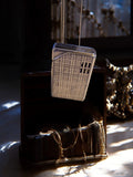 Briquet vintage à réparer, finition argentée, motif quadrillé, objet de collecti