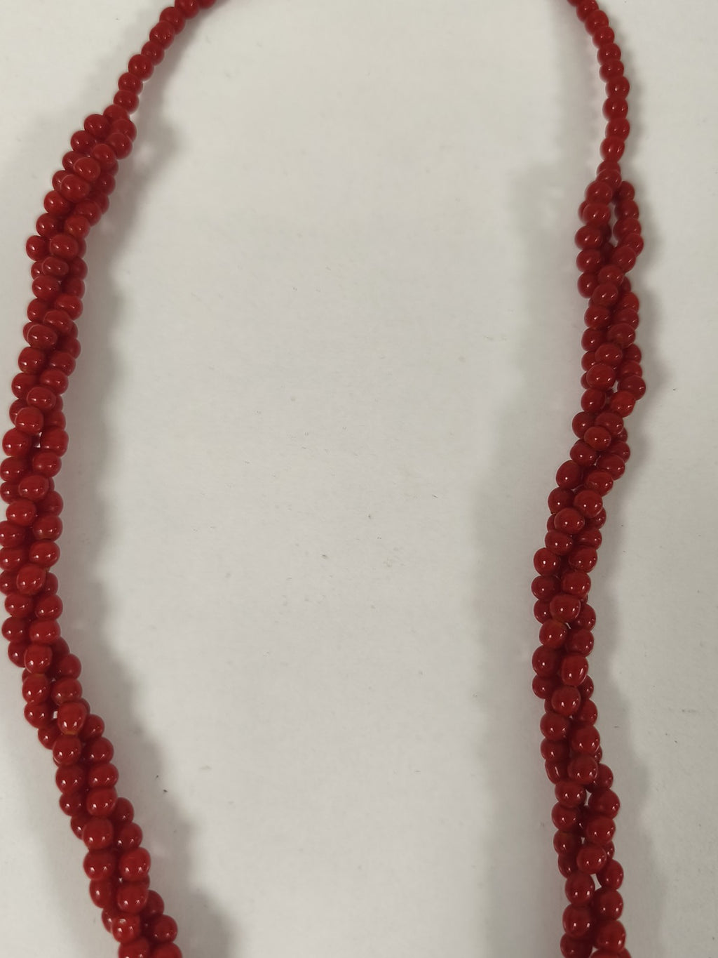 Ancien gros collier en corail rouge véritable, perles rondes, fermoir doré