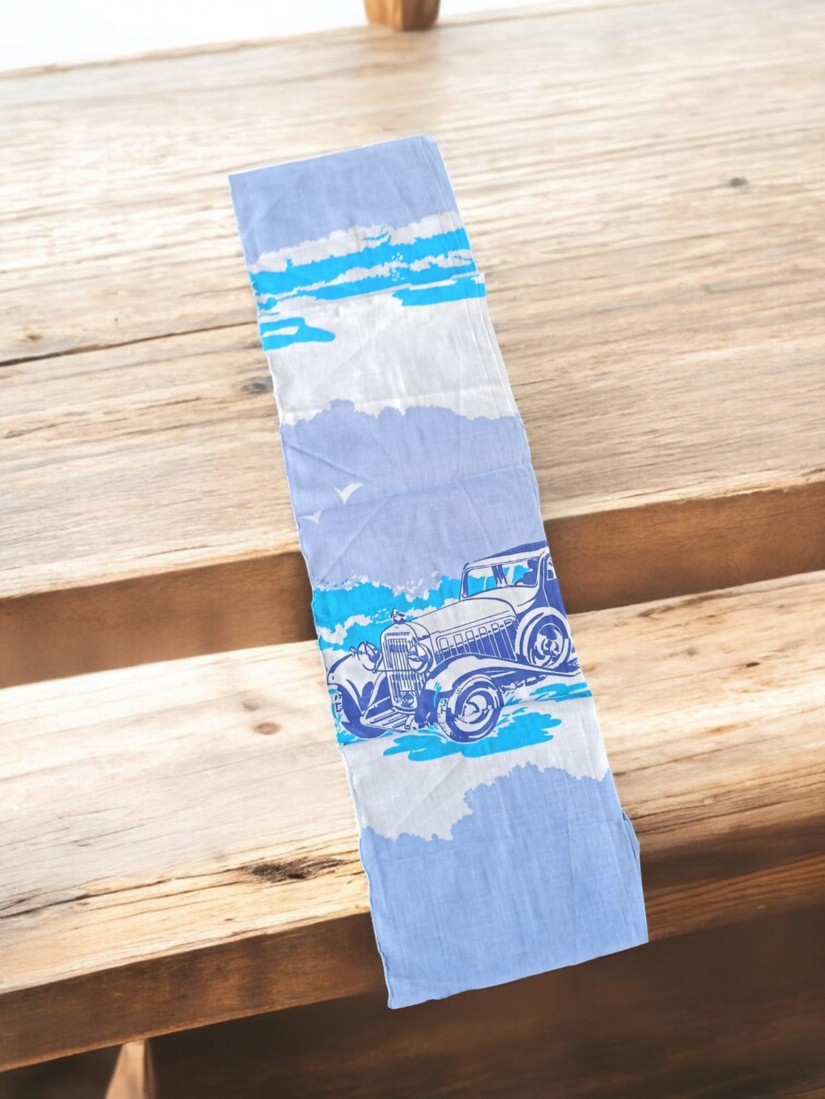 Tissu ancien vintage années 60 bleu motif voiture rétro, décoration couture