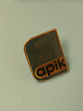 Vintage pin's apik logo ancien, forme géométrique, collection rétro