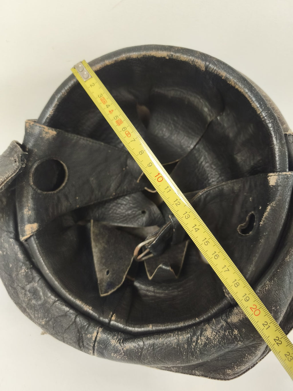 Casque tankiste espagnol modèle 1935 cuir noir insigne rouge