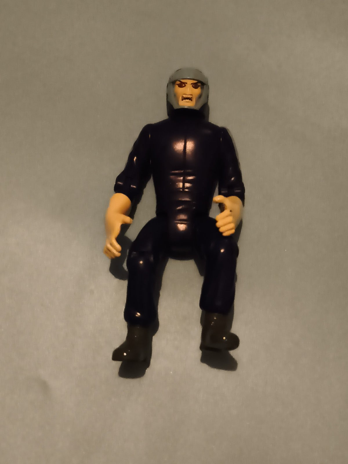 Figurine articulée DC Comics Batman méchant costume noir casque gris