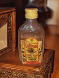 Bouteille miniature vintage Gordon's Dry Gin 5cl étiquette ancienne London