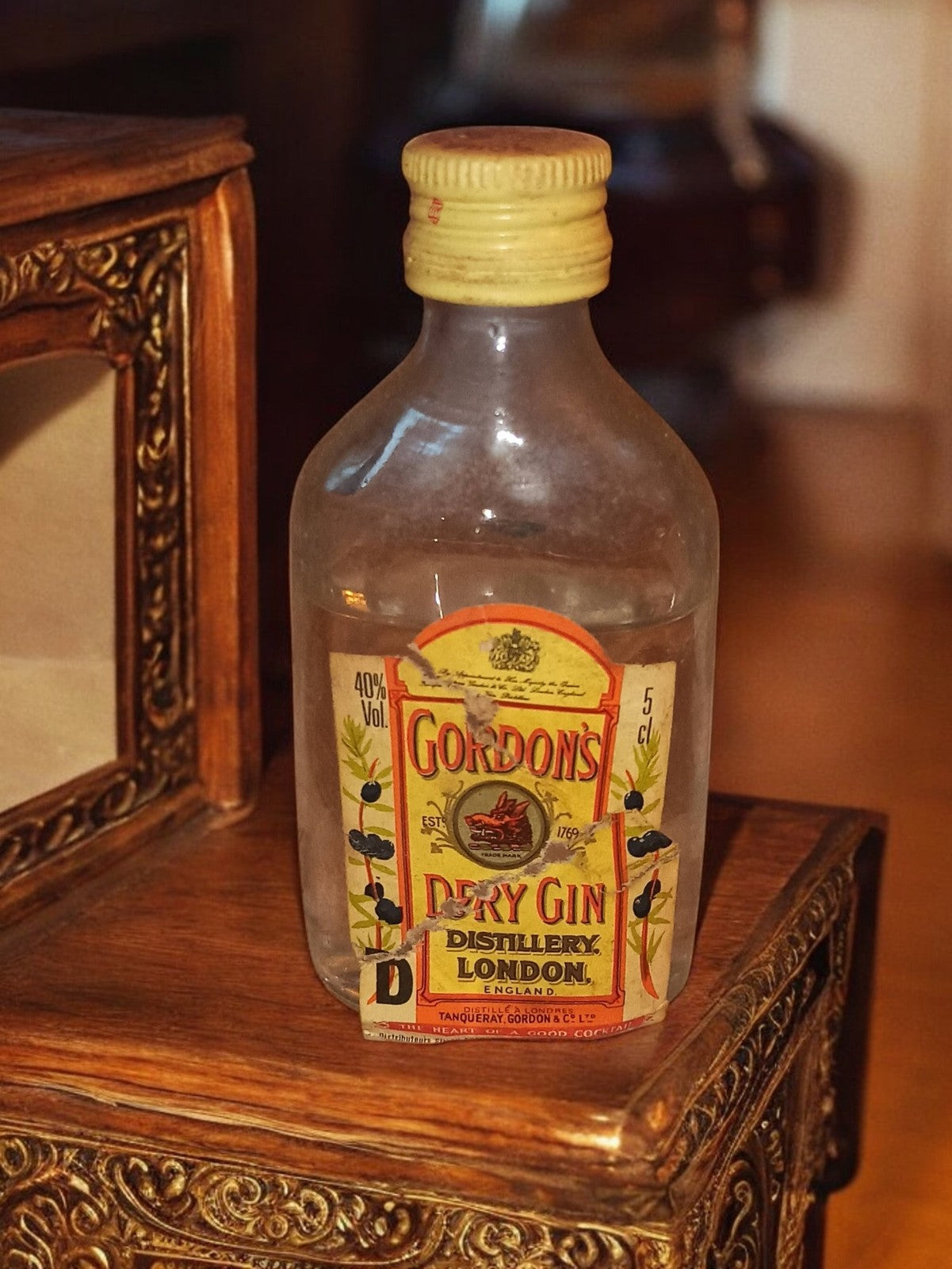 Bouteille miniature vintage Gordon's Dry Gin 5cl étiquette ancienne London