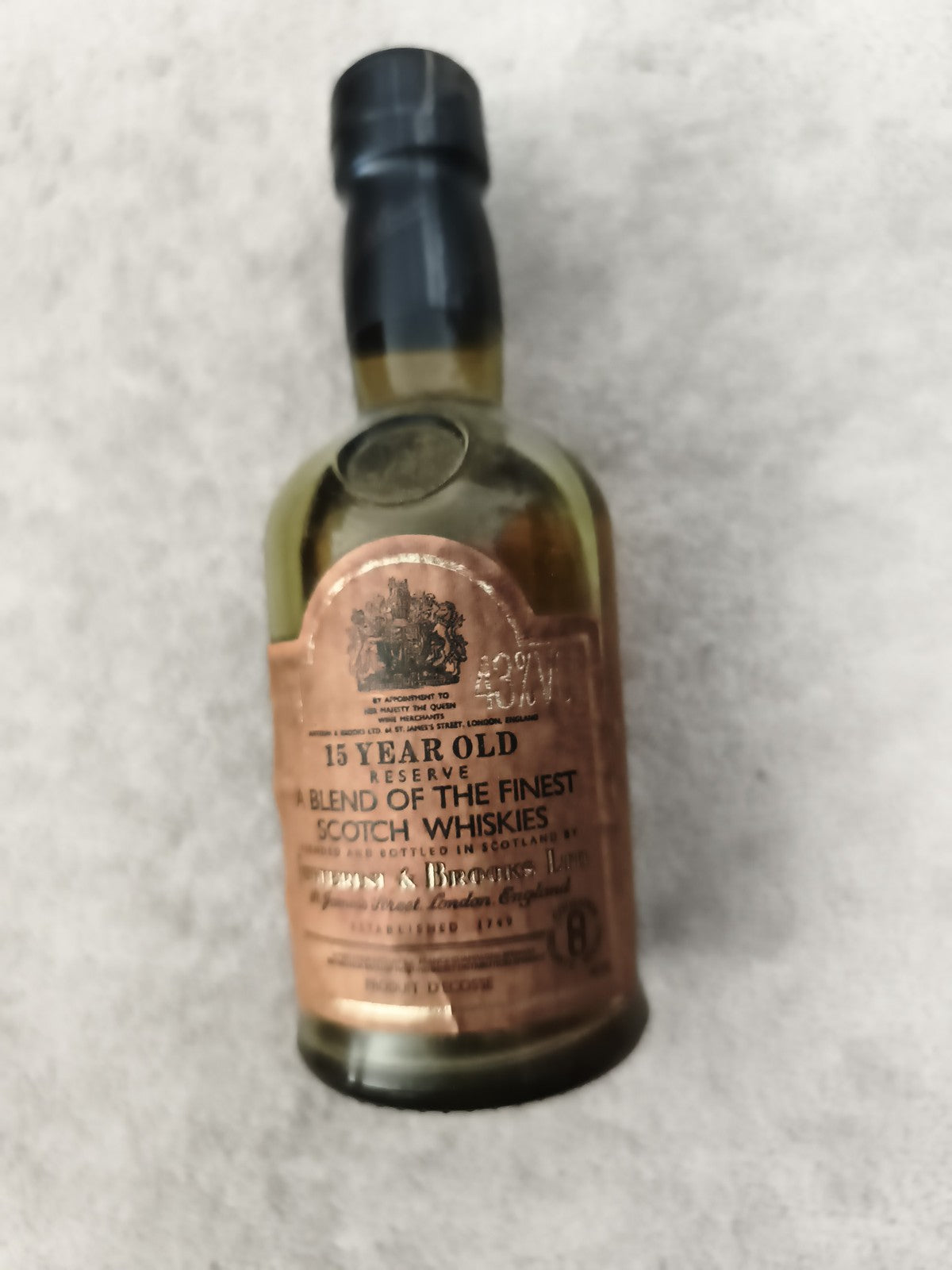 Miniature whisky 15 ans Blend écossais bouteille partiellement remplie