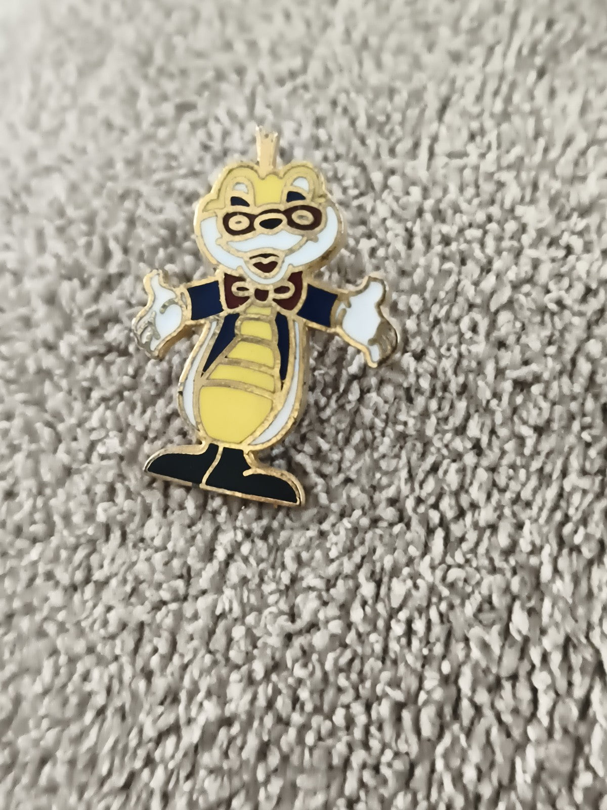 Pin's vintage mascotte dragon jaune bleu émaillé badge ancien (Ref 6)