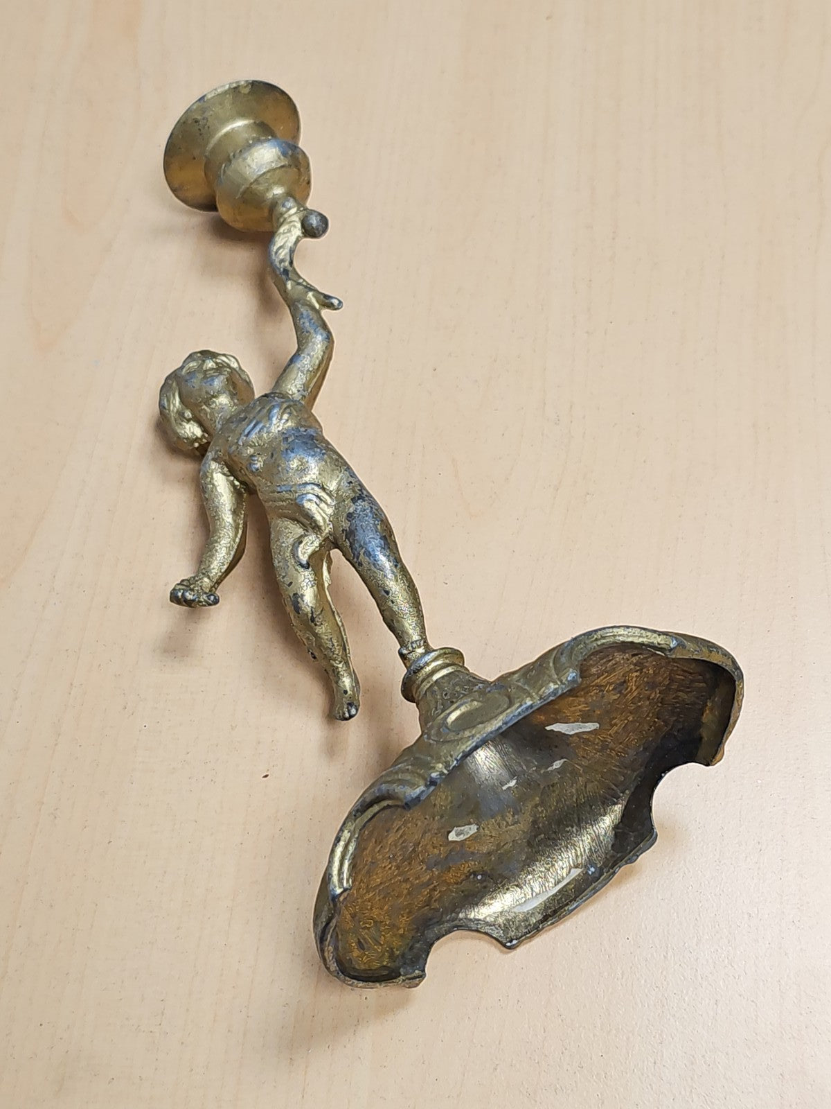 Alter großer Vintage-Kerzenhalter mit Engelmotiv aus Metall, zur Identifizierung, Retro-Dekor, Sammlerstück