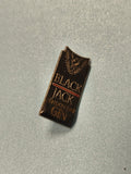 Vintage pin's Black Jack Gin ancien, émaillé, forme bouteille, collection bar
