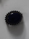 Broche vintage ovale bleu nuit, monture festonnée, bijou rétro élégant