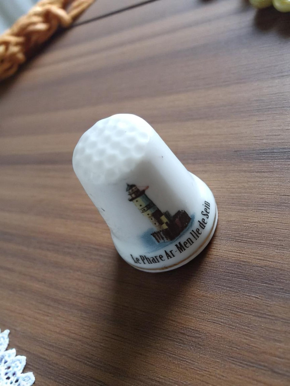 Dé à coudre vintage Le Phare Ar-Men Ile de Sein souvenir à coudre époque