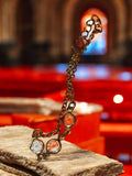 Collier fantaisie vintage chaîne dorée et cabochons rétro orange