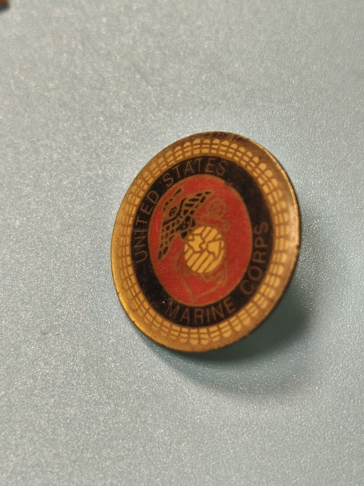Vintage pin badge US Marine Corps round enameled military collectible
