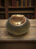 Briquet de table vintage ancien, onyx et laiton doré, déco rétro fumeur
