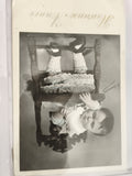 Carte postale ancienne bébé XIXe début XXe photo noir et blanc "Jeunesse J'aime"