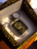 Porte-clés vintage métal doré femme profil rétro publicitaire ancien