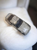 Véhicule miniature ancien vintage gris, voiture rétro métal, jouet d’occasion