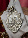 Médaille religieuse ancienne Janua Coeli argentée Vierge Marie ovale relief