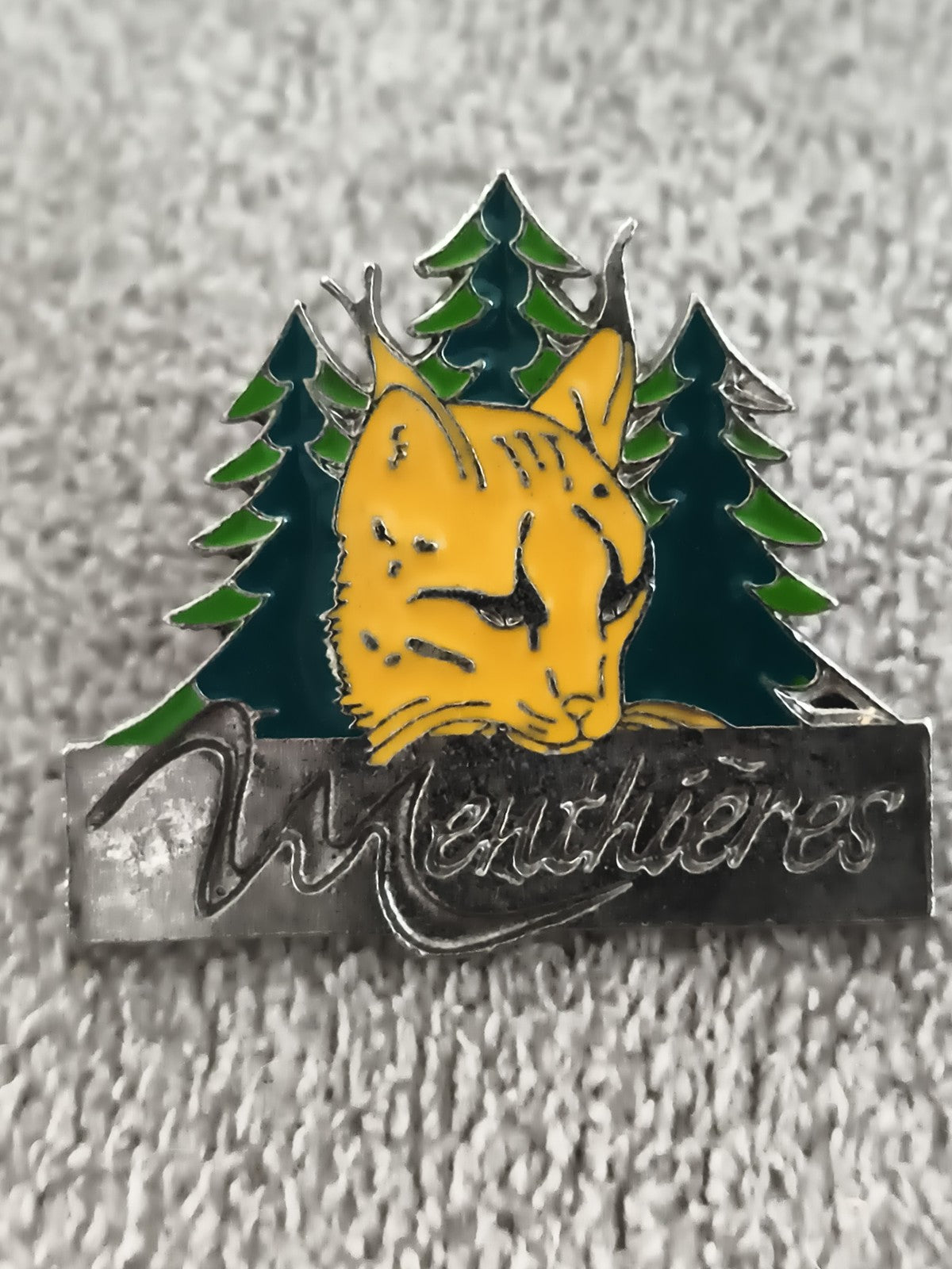Pin's vintage Menthières lynx forêt émaillé badge ancien montagne (Ref 5)