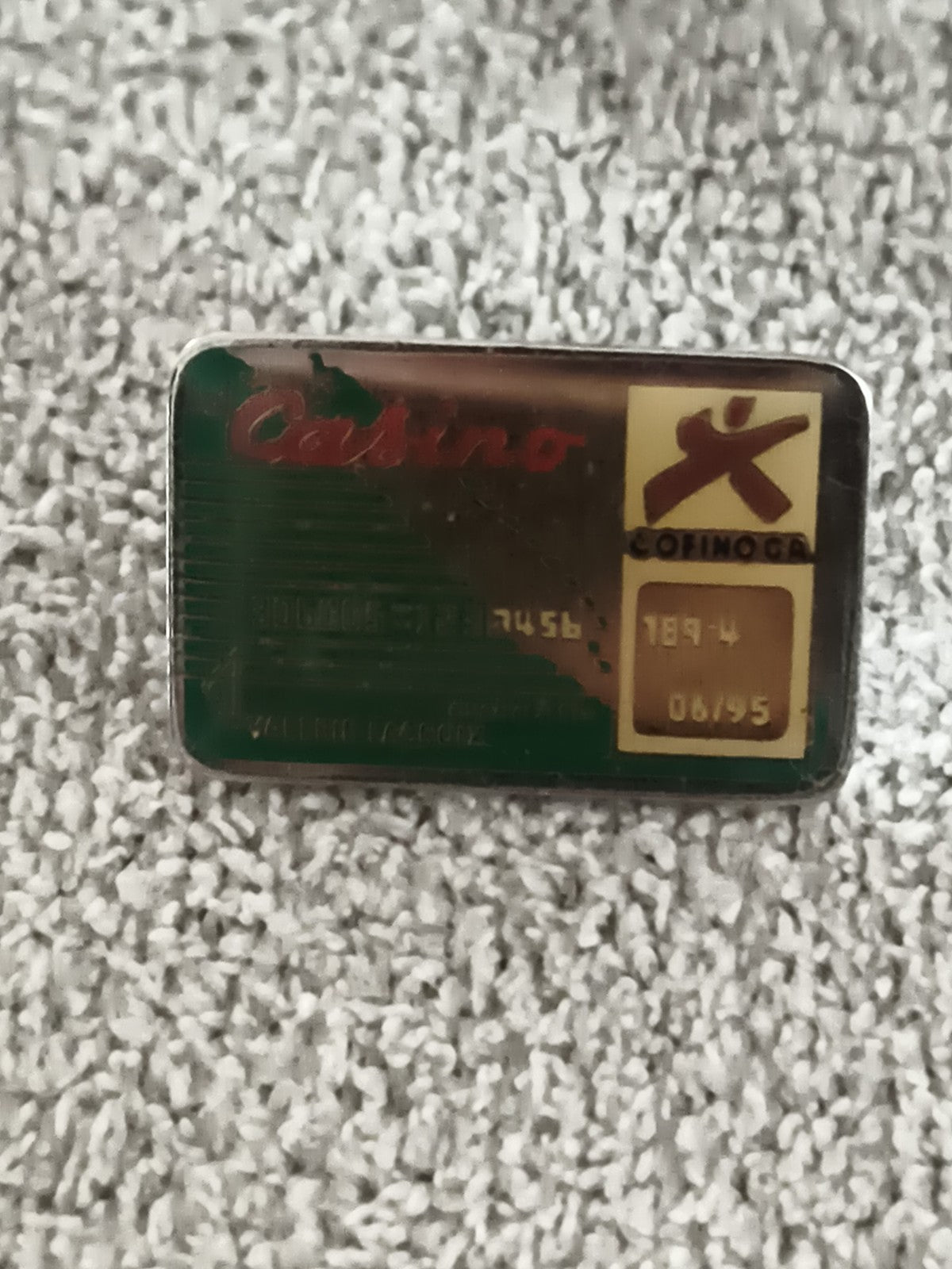 Pin's vintage Casino Cofinoga carte bancaire années 90 badge rétro (Ref 9)