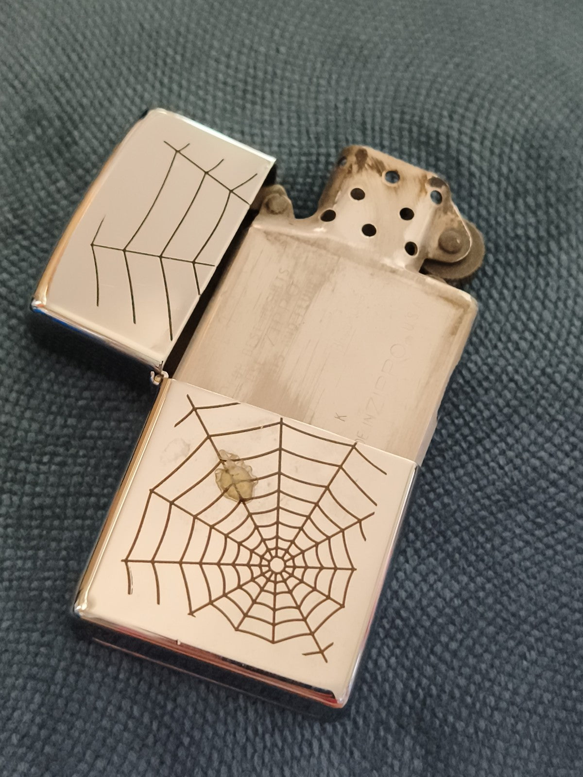 Briquet Zippo vintage toile d’araignée, finition chromée, rare lighter
