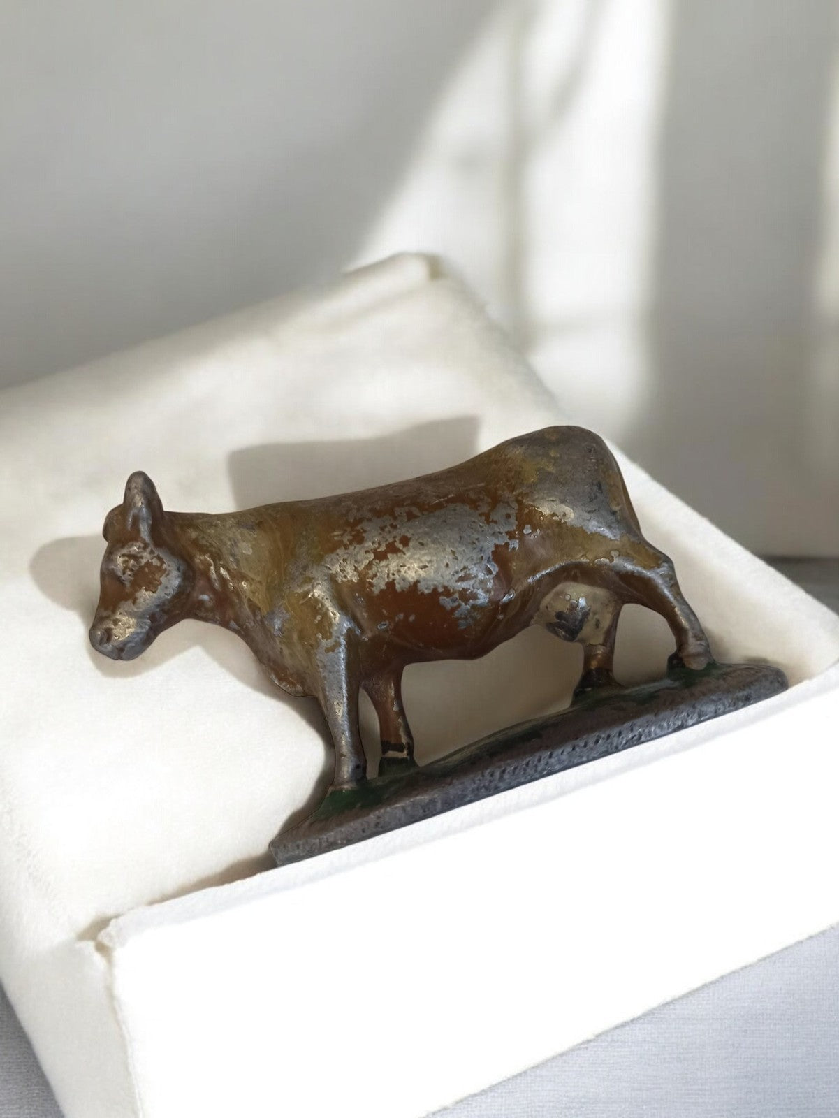 Figurine vache Kiralu vintage ancienne en métal, jouet rétro déco ferme