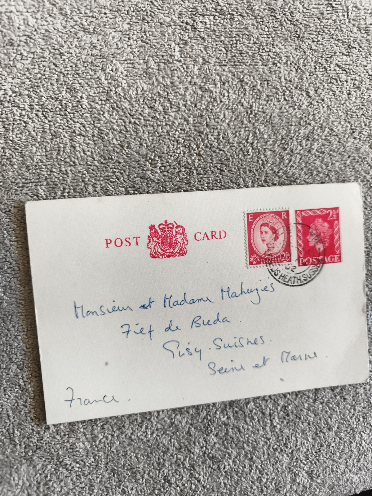 Carte postale Royaume-Uni timbres Elizabeth II affranchissement rouge philatélie