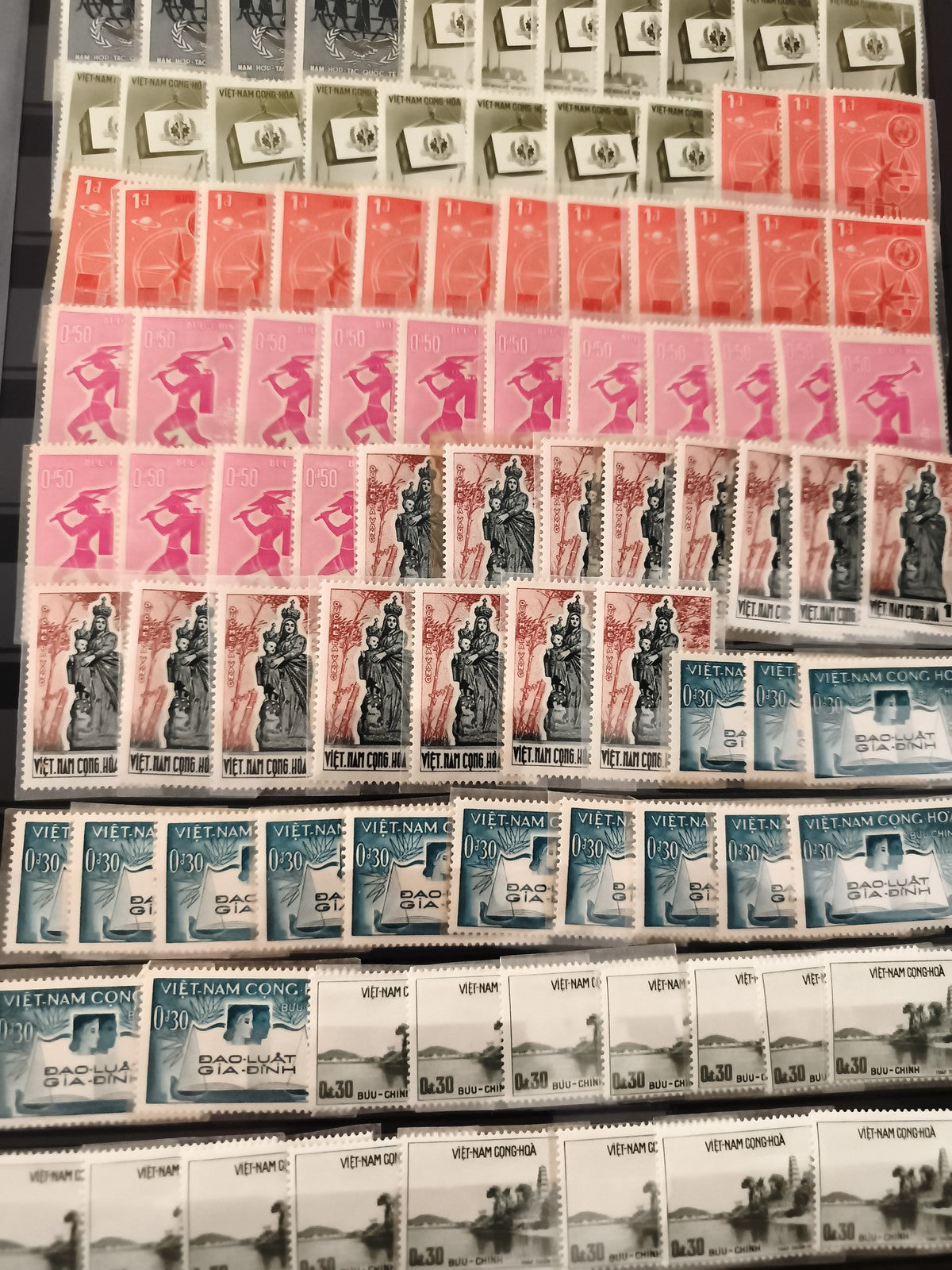 Timbres Viet Nam Cong Hoa x50, thèmes divers, état neuf, philatélie