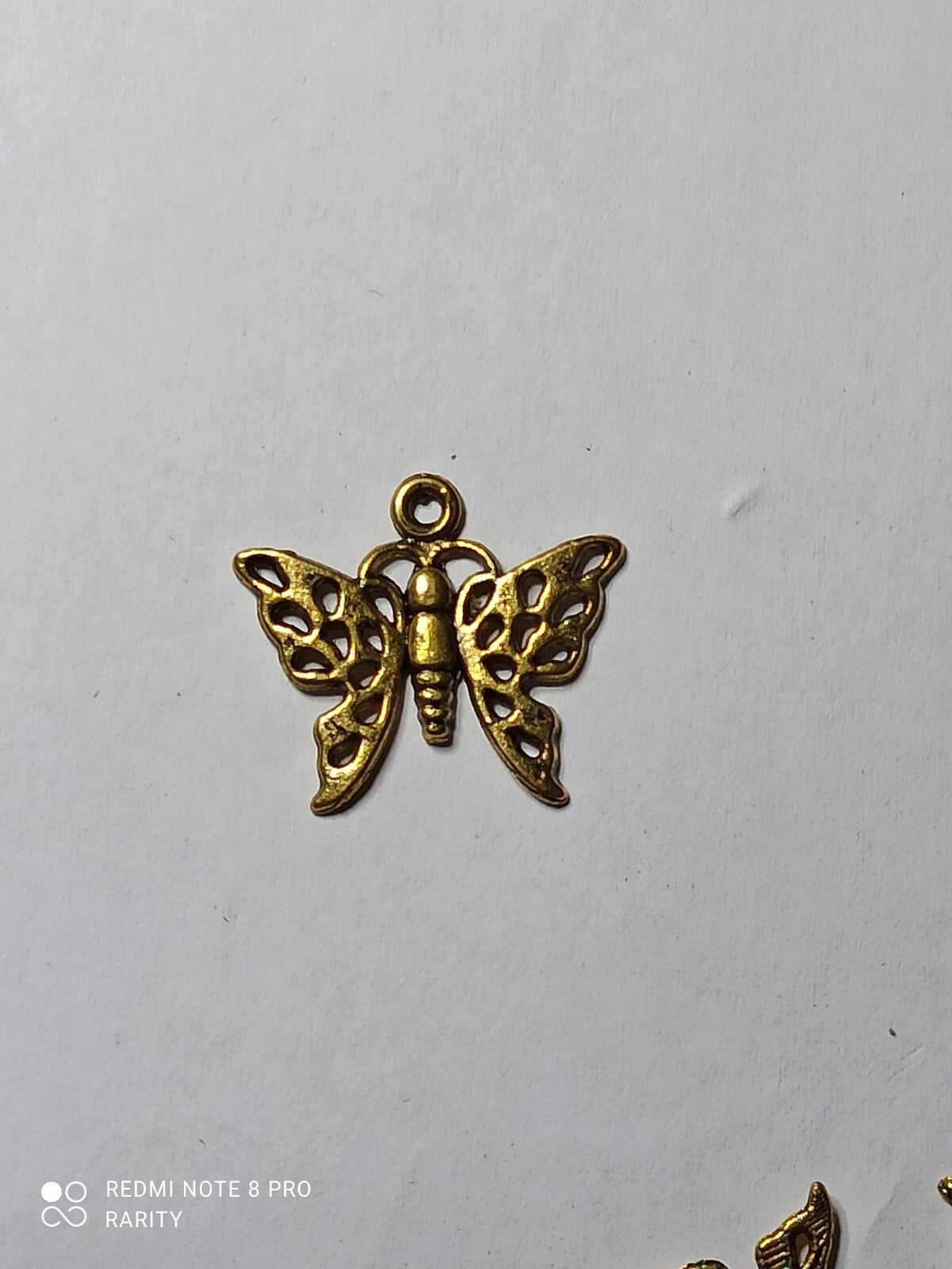 Pendentif papillon vintage doré, bijou fantaisie métal, motif ajouré rétro