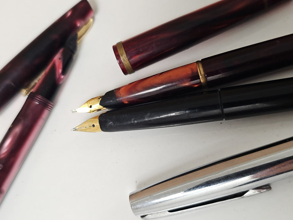 Lot de stylos plume variés écriture, ensemble instruments d'occasion