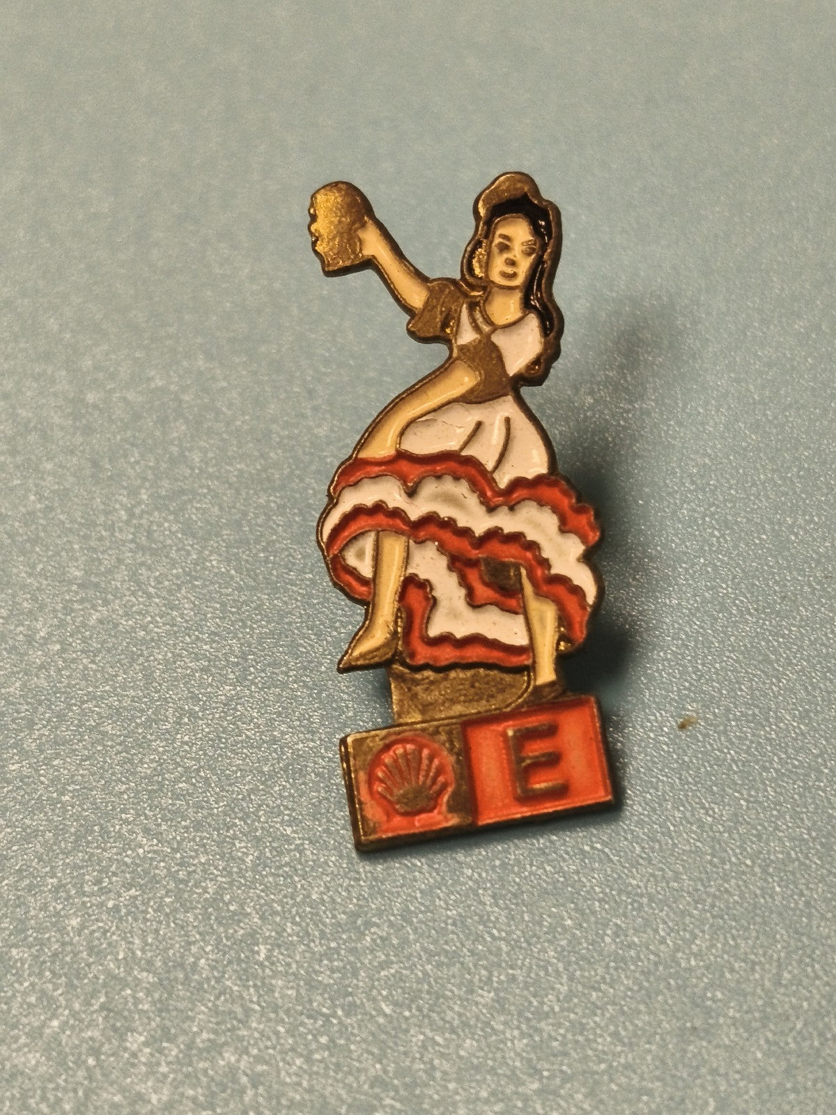 Vintage pin's Shell danseuse, émaillé, collection essence publicitaire rare