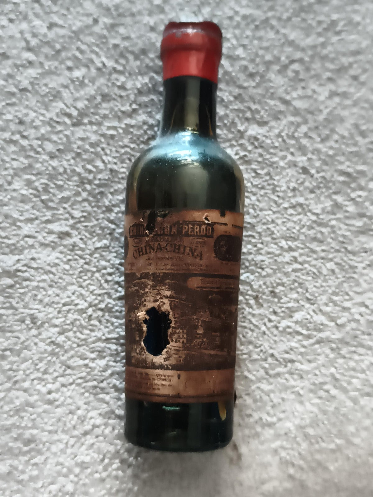 Mignonnette vintage CHINCHONA PEROD liqueur ancienne, étiquette abîmée