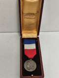 Médaille du travail ancienne en coffret Lecourtier Marseille ruban tricolore