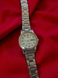 Montre femme Q&Q vintage rétro, cadran blanc, bracelet métal, à pile