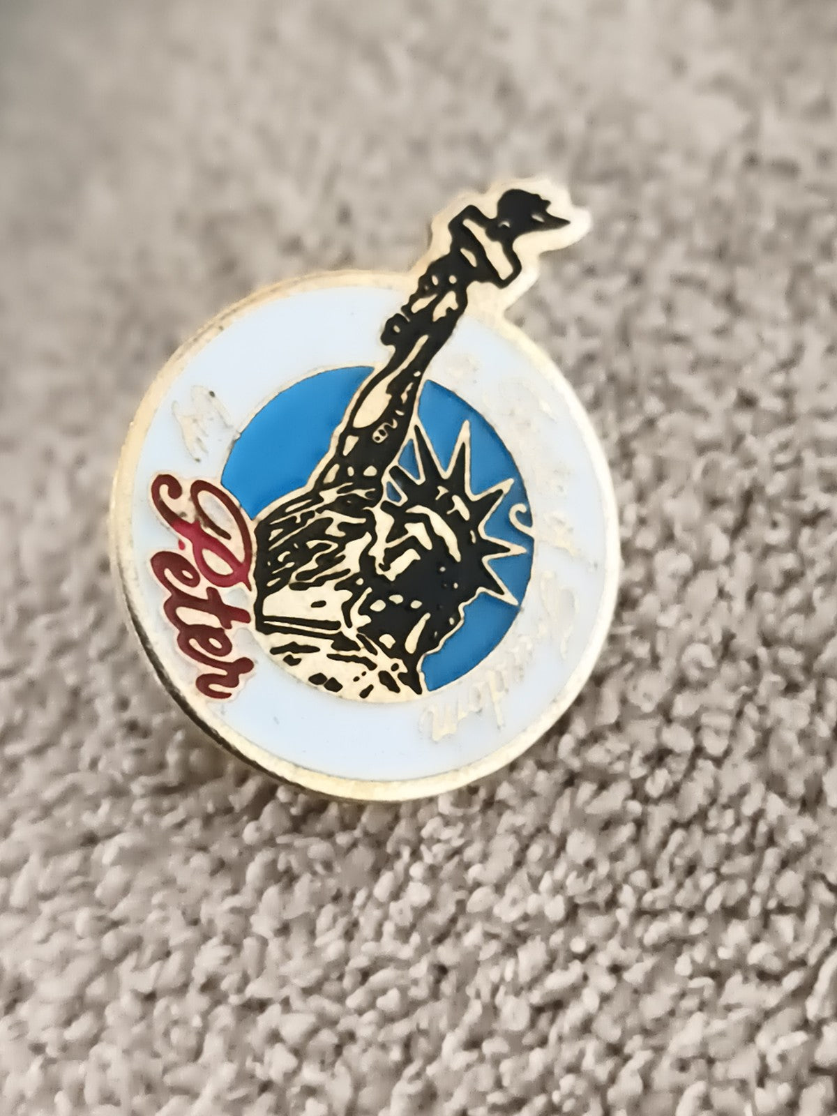 Pin's vintage Statue de la Liberté Peter émaillé rond USA rétro (Ref 7)