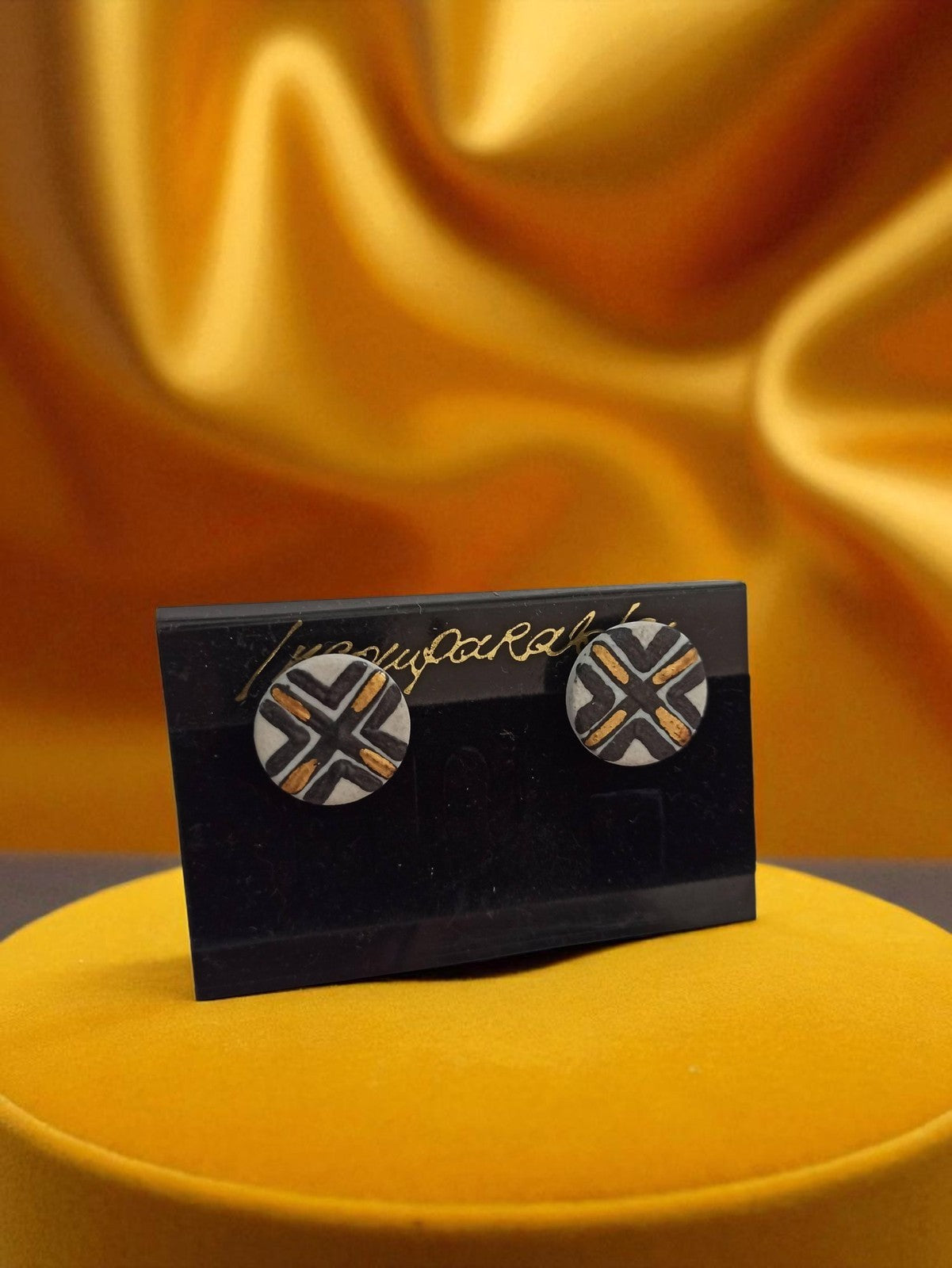 Boucles d?oreilles vintage Incomparable rondes motif géométrique noir or