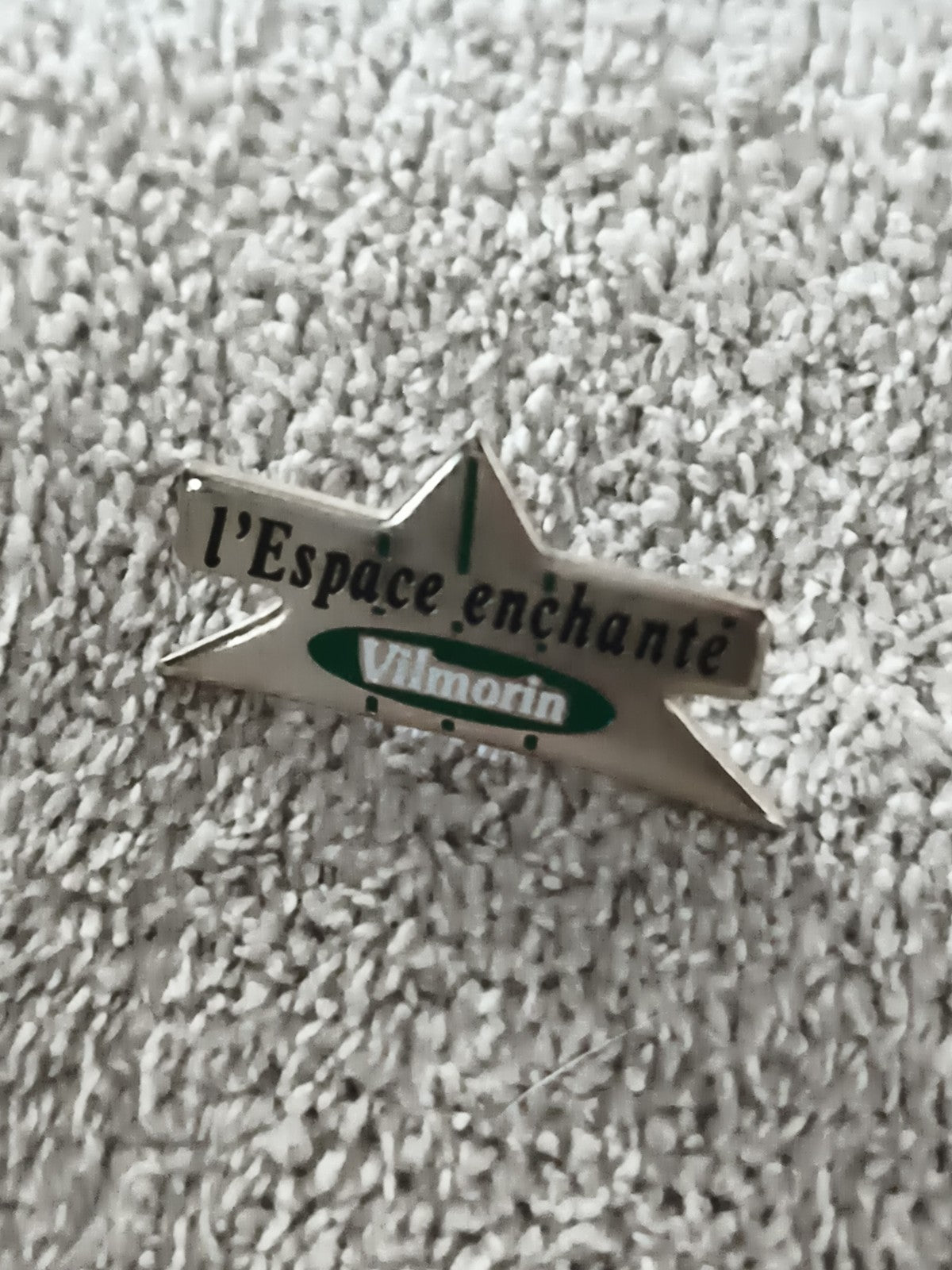 Pin's vintage étoile Vilmorin L'Espace Enchanté badge publicitaire années 90