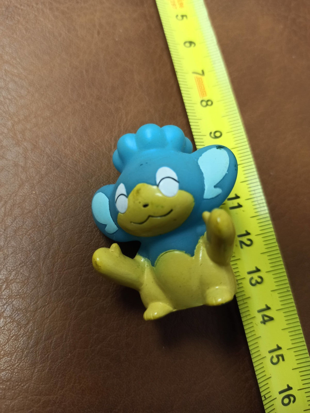 Figurine Pokémon vintage Panpour jouet ancien bleu jaune rétro déco