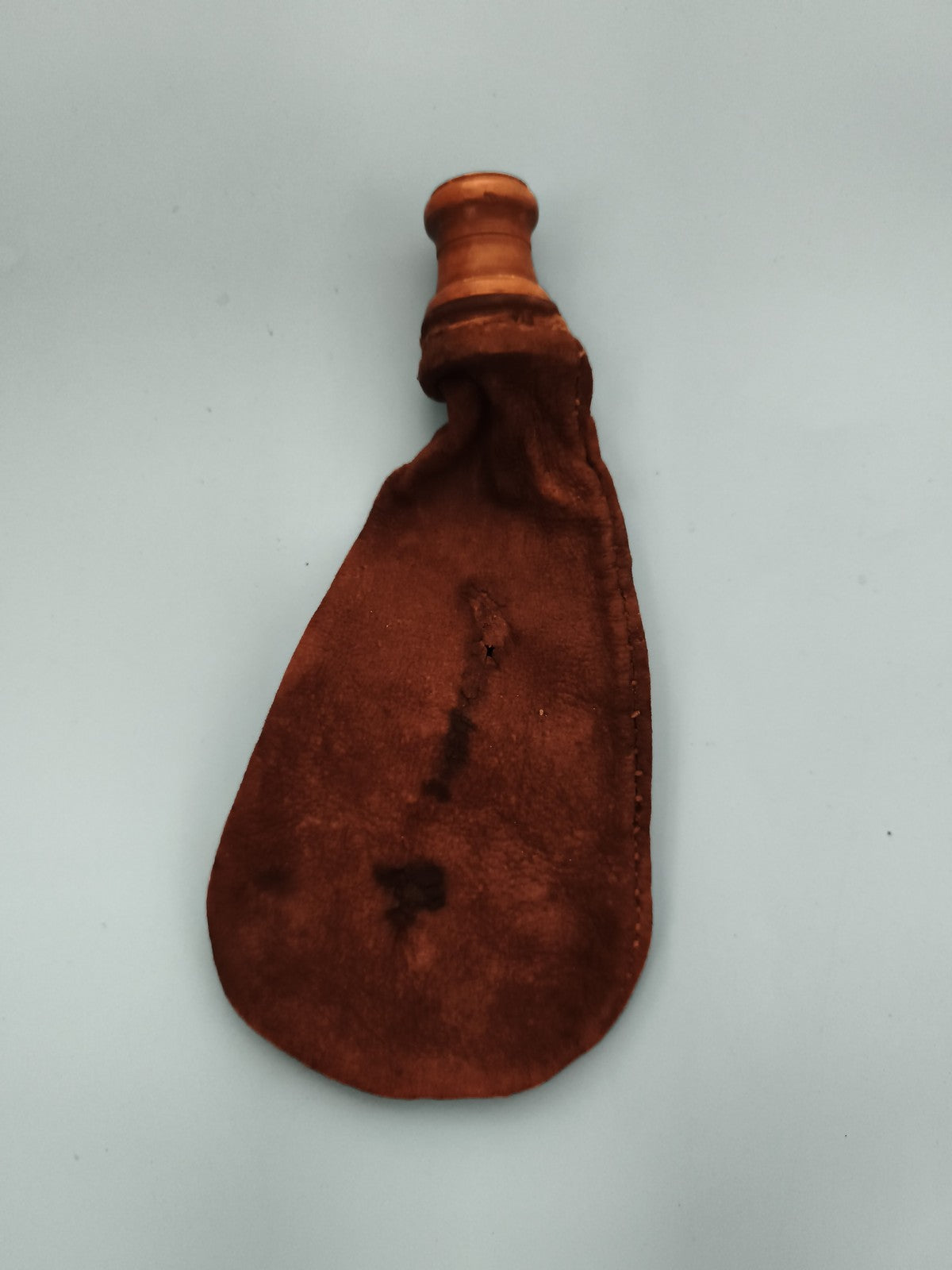 Gourde ancienne en cuir et goulot bois, bota rustique vintage