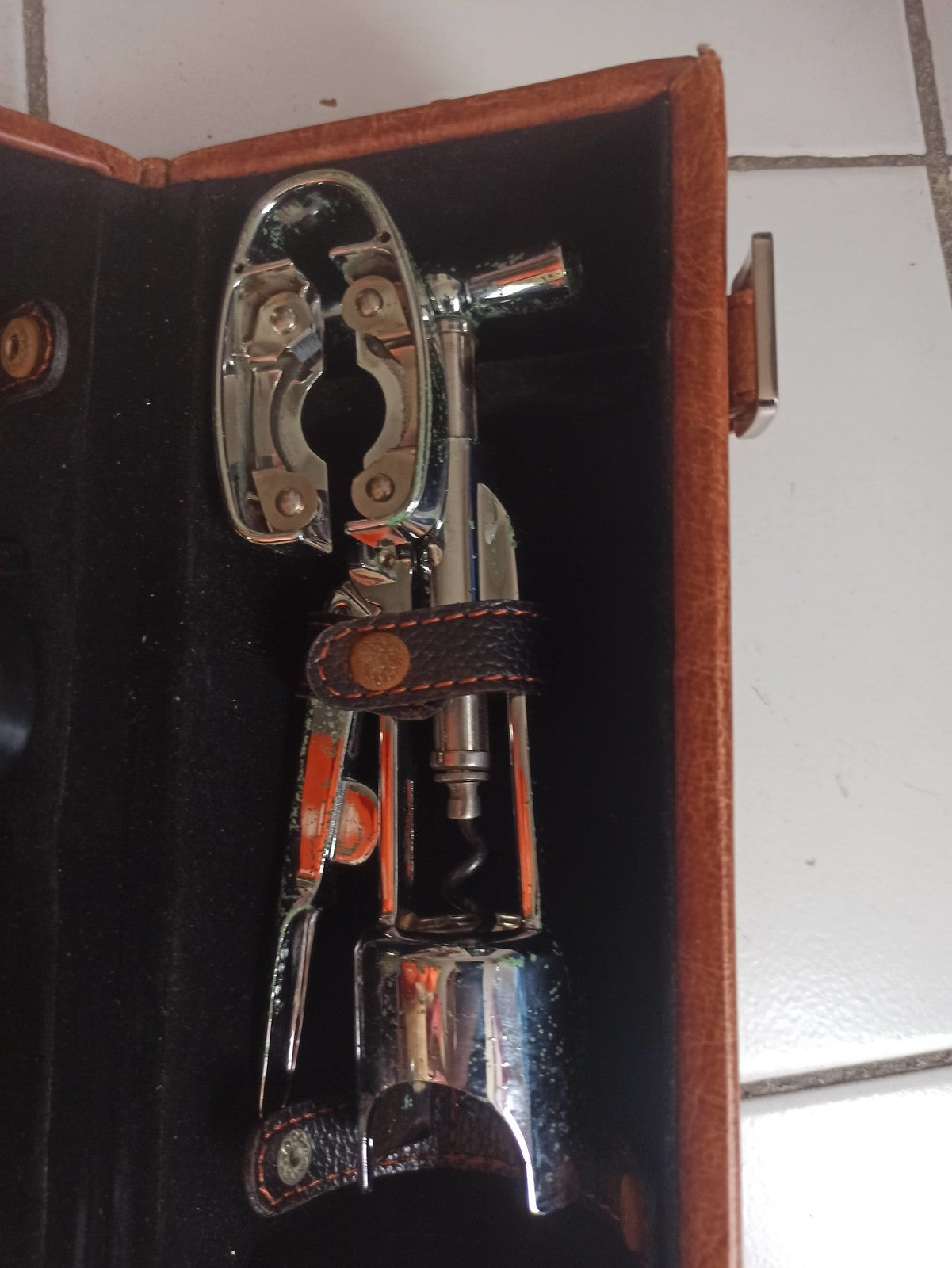 Coffret sommelier vintage ouvre-bouteille rétro avec étui cuir brun vin