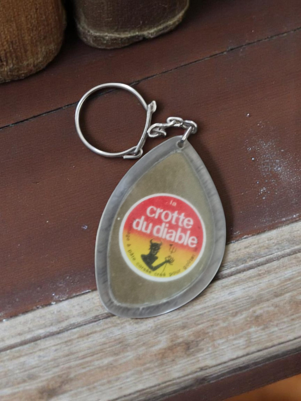 Porte-clés vintage métal La Crotte du Diable pub rétro années 70 keychain