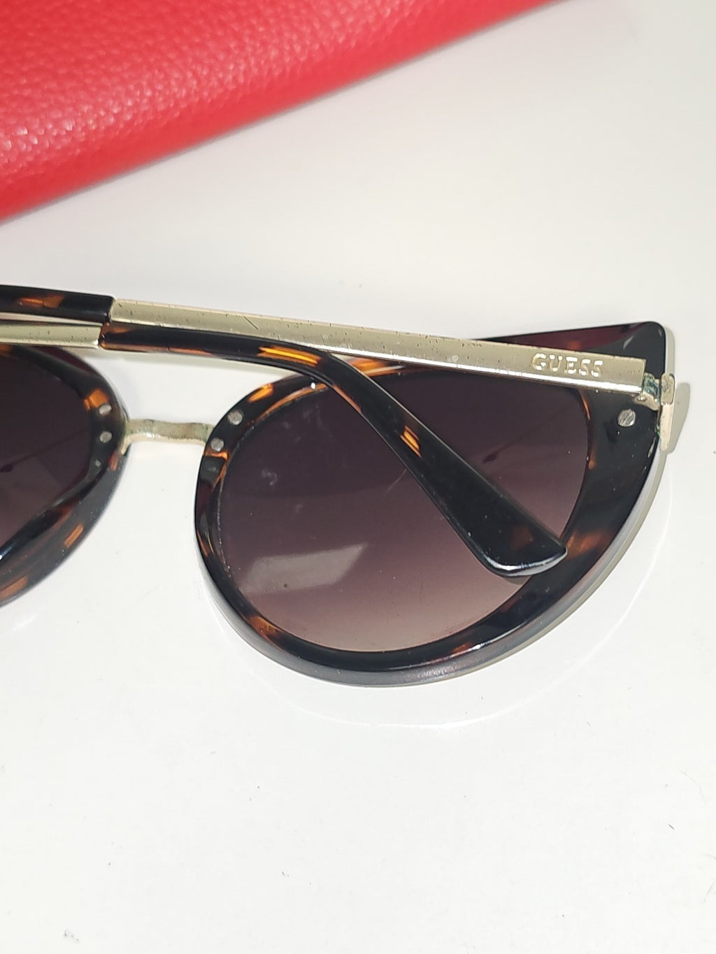 Lunettes de soleil Guess pour femme ou homme, modèle tendance, accessoire mode