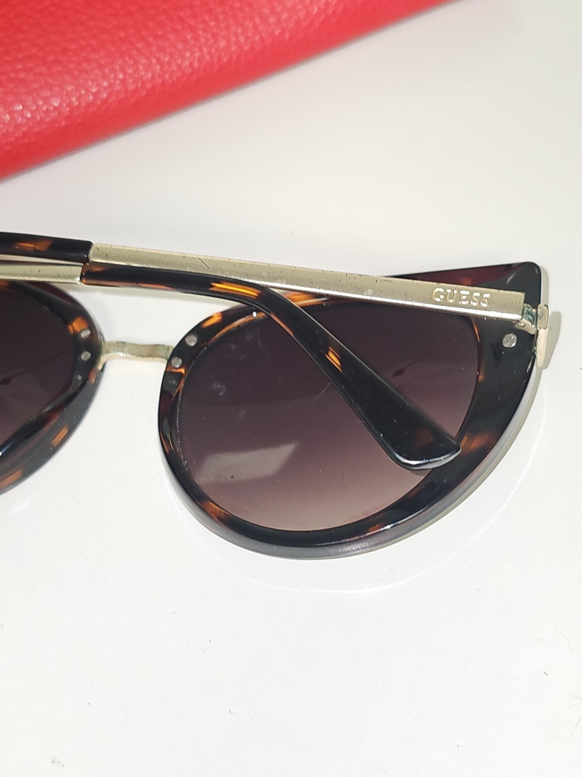 Lunettes de soleil Guess pour femme ou homme, modèle tendance, accessoire mode