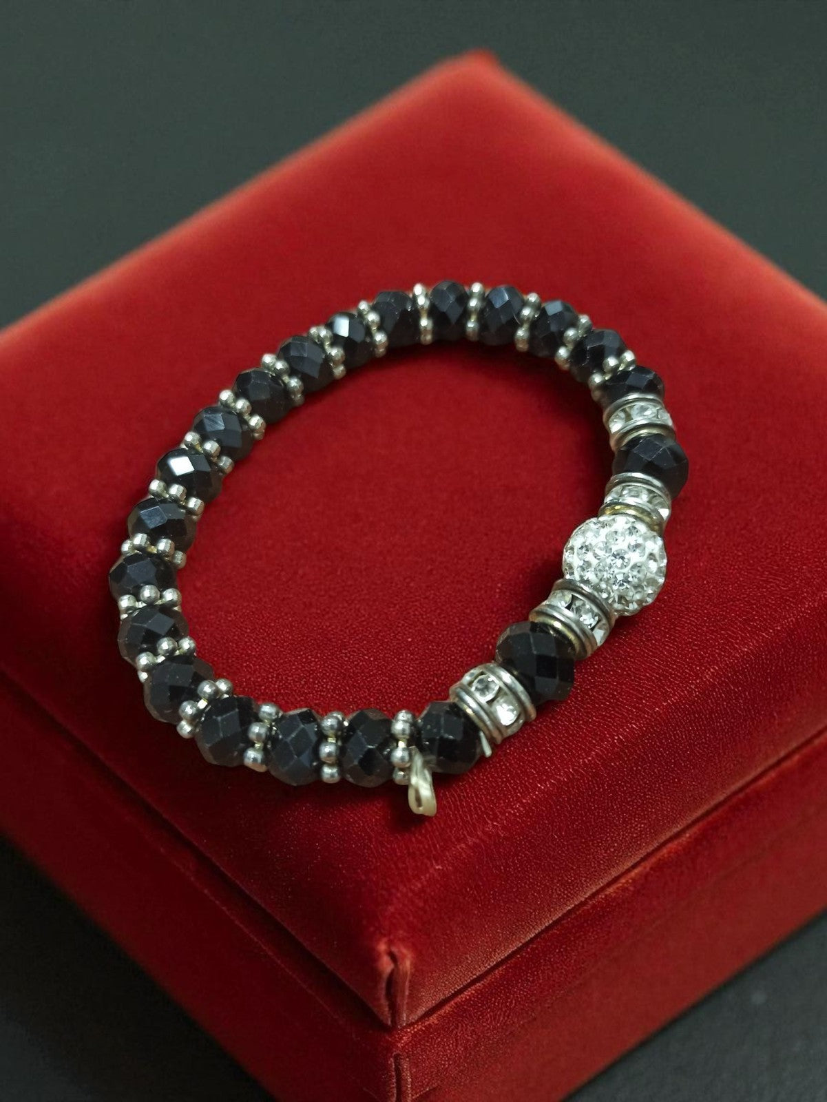 Bracelet perles noires facettées vintage, boule strass, bijou rétro ancien