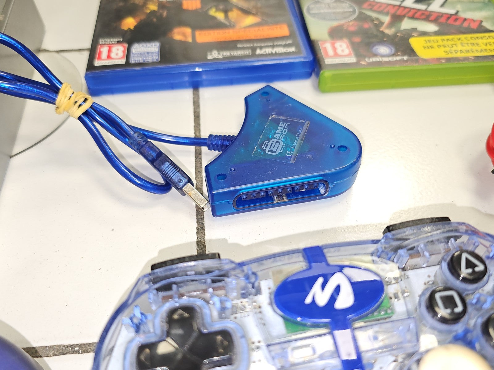 Lot manettes et accessoires jeux vidéo pour consoles, à trier, divers modèles