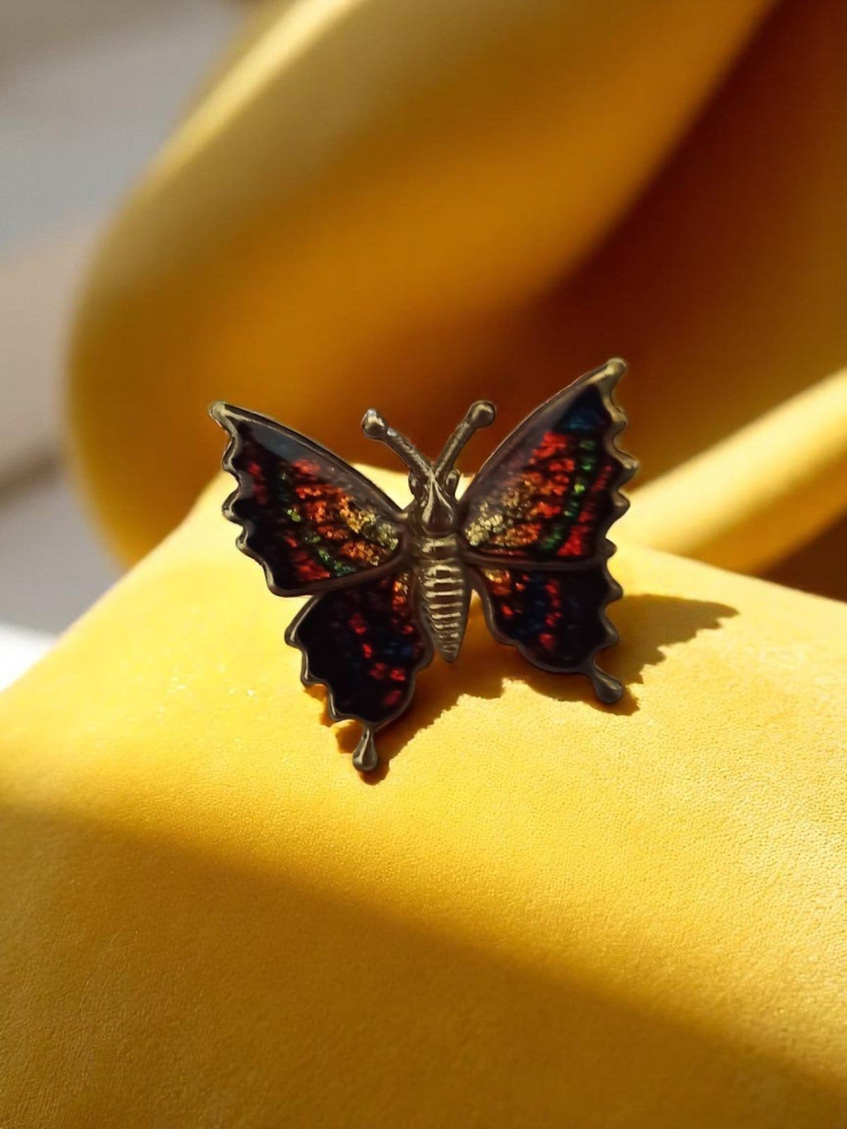Broche papillon vintage en métal émaillé multicolore rétro bijou fantaisie