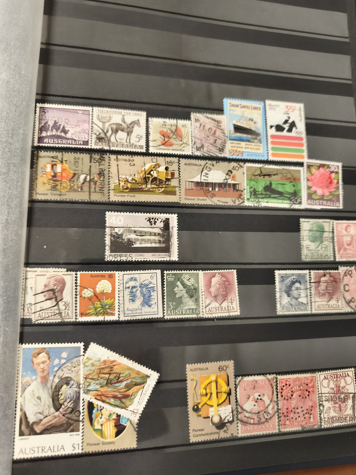 Lot de timbres d'Australie oblitérés, motifs variés, formats et couleurs assorti