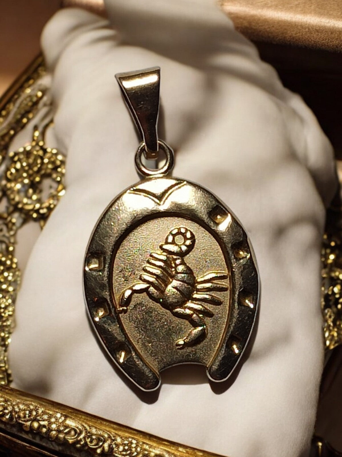 Pendentif Scorpion Plaqué Or Jaune Fer à Cheval Porte-Bonheur Bijou Zodiaque