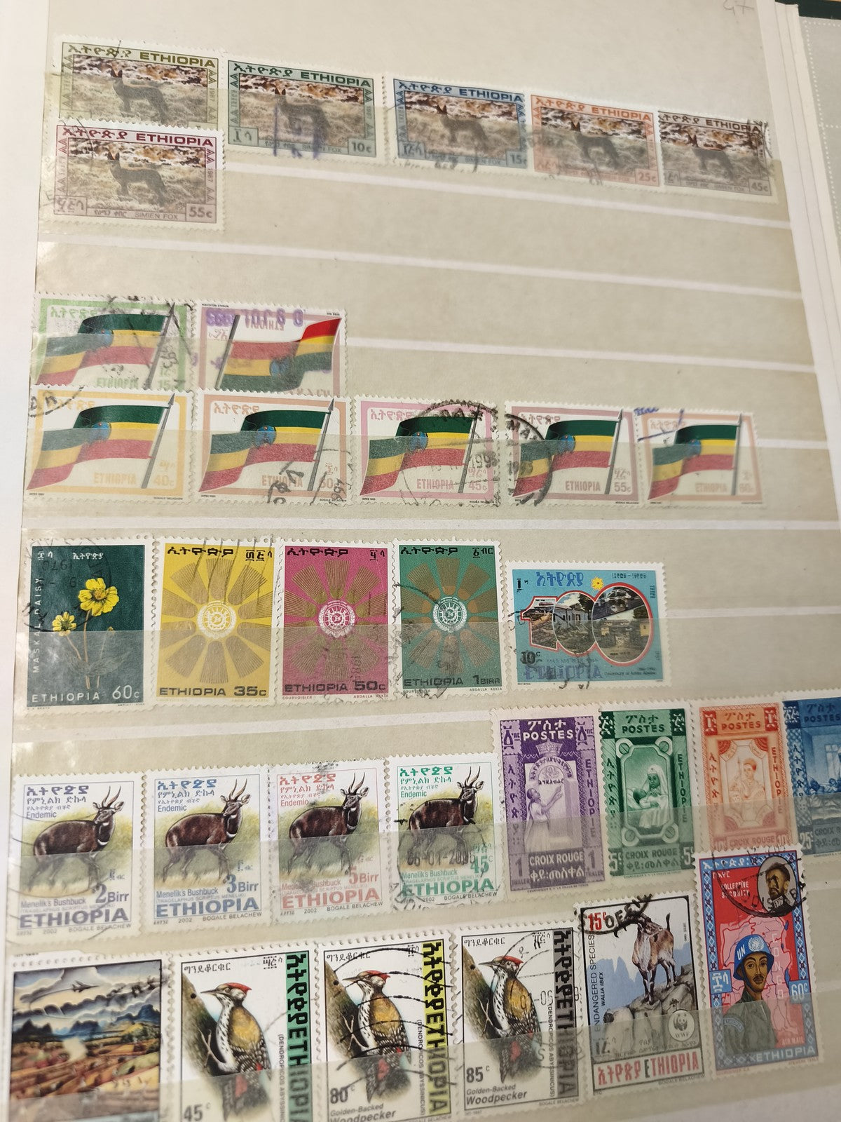 Lot de timbres Ethiopie multicolores avec animaux, drapeaux et motifs floraux